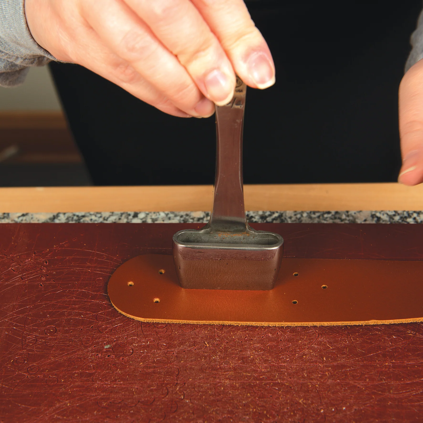 Master Tool Oblong Leather Punch - Image 3
