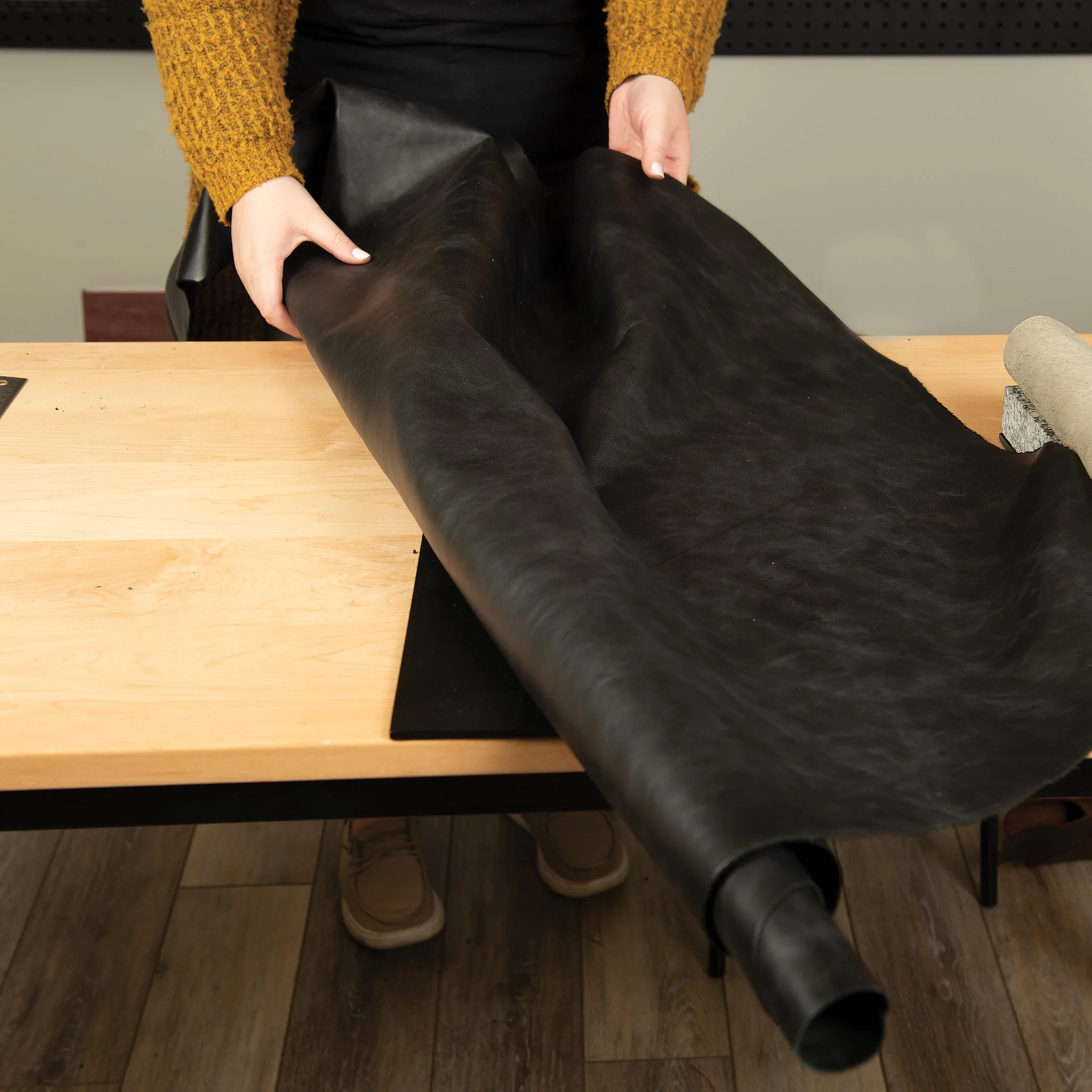 Redrock Waxy Pull-Up Leather - Image 4