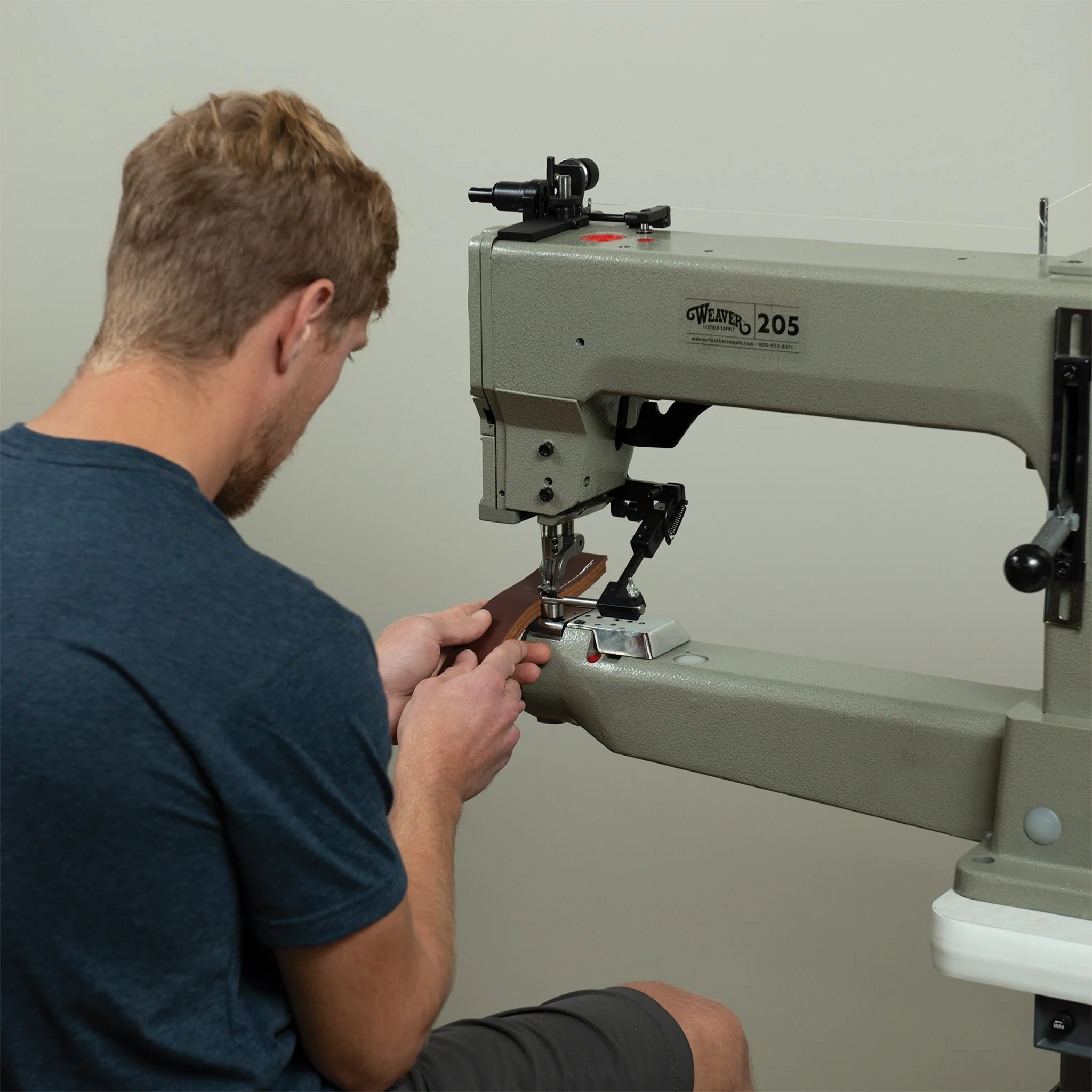 Weaver 205 Leather Sewing Machine, Complete with Stand and Servo Motor - Image 4