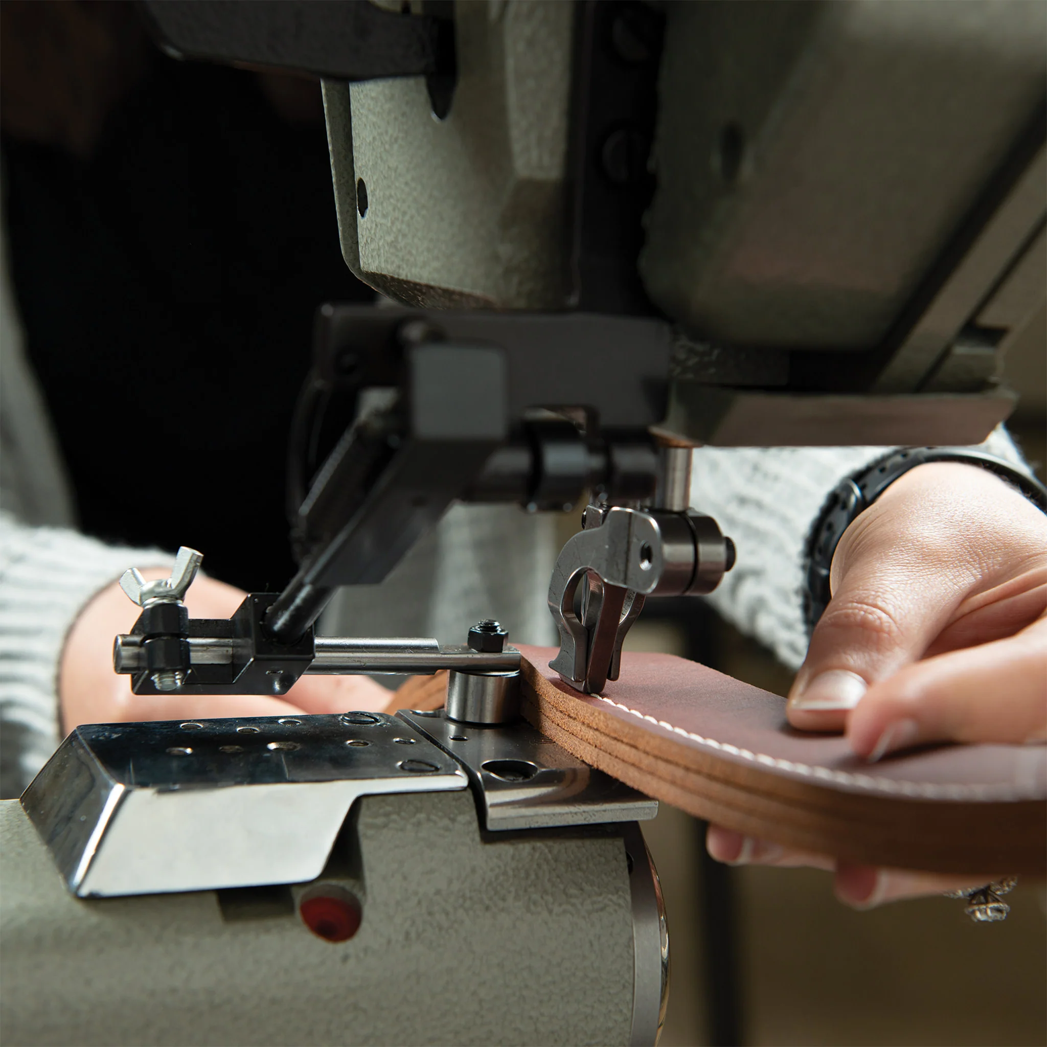 Weaver 205 Leather Sewing Machine, Complete with Stand and Servo Motor - Image 7