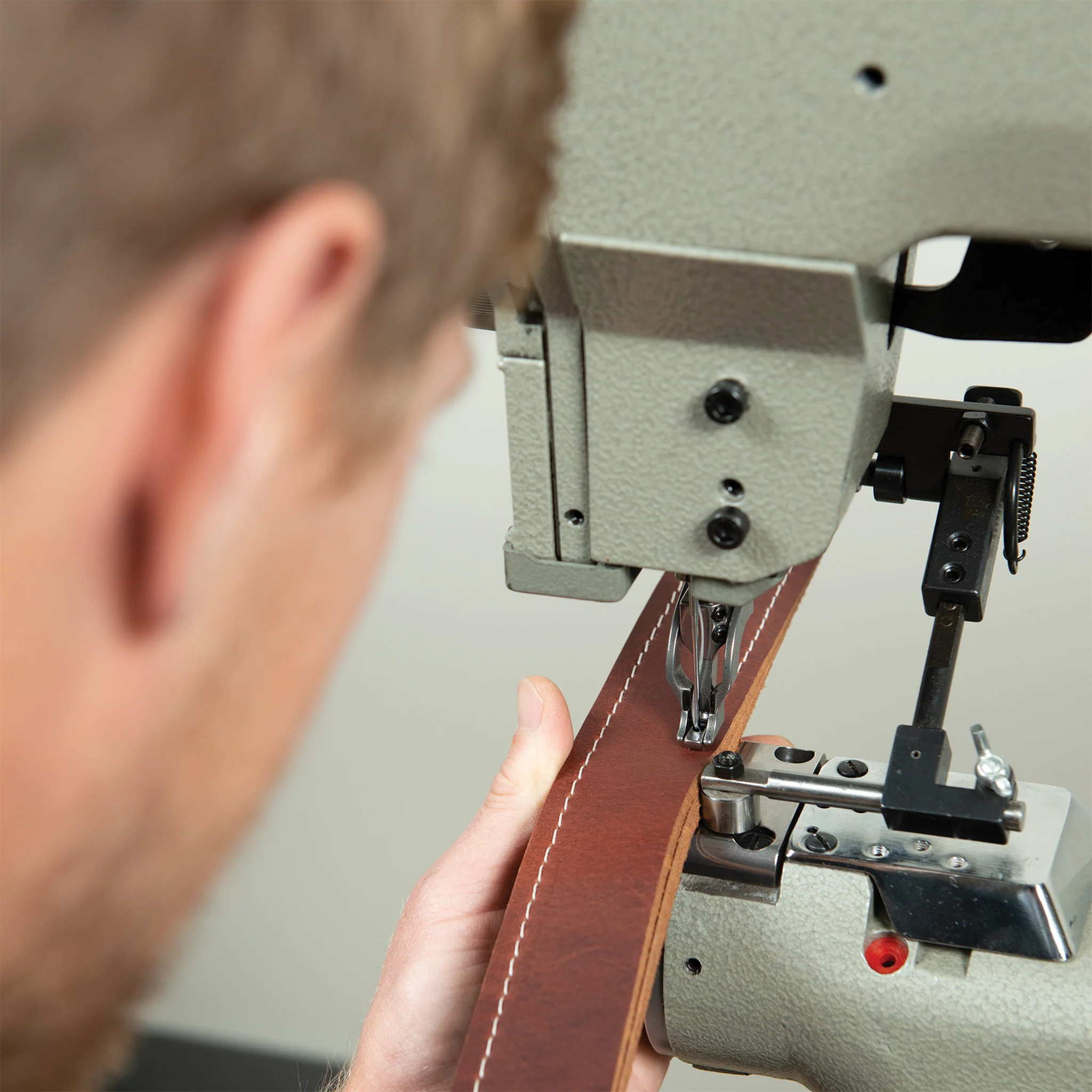 Weaver 205 Leather Sewing Machine, Complete with Stand and Servo Motor - Image 9